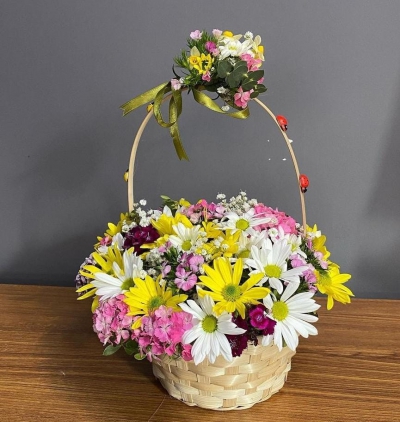 vazoda beyaz papatyam Çiçeği & Ürünü Sepette Rengarenk Buket 