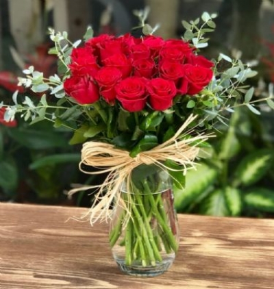 11 kırmızı gül vazoda Çiçeği & Ürünü Güllerin melodisi 17 gül 